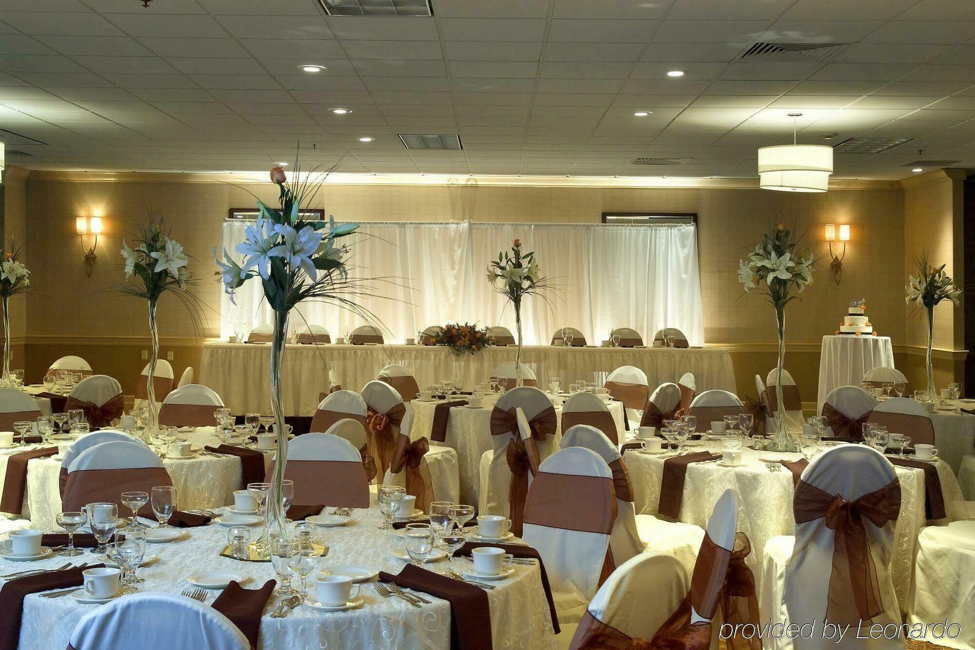 Best Western Plus Strongsville Cleveland Ресторан фото